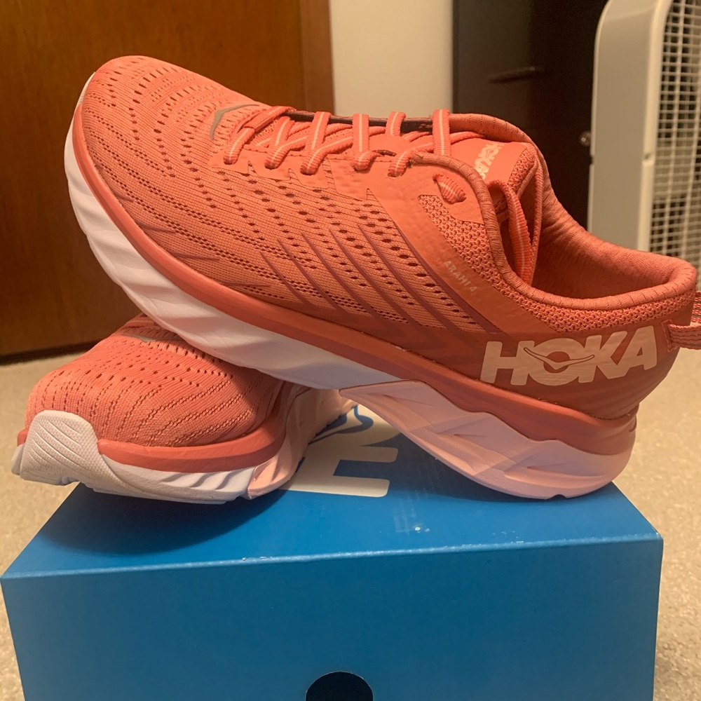 Women’s Hoka One One Arahi 4